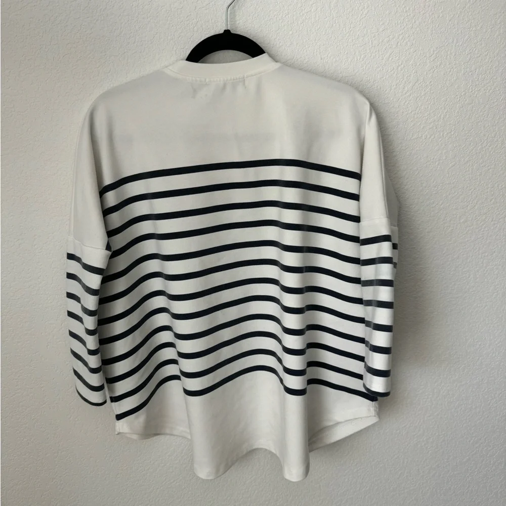 Tuckernuck Pomander Place Striped
Evie Swing Sweatshirt - One Size - Picture 5 of 15